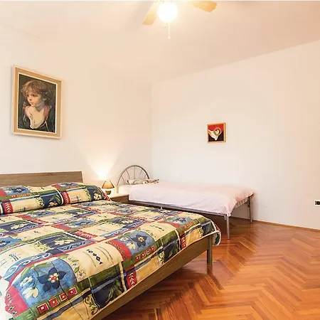 With 2 Bedrooms In Fazana, With Furnished Terrace And Wifi Pola