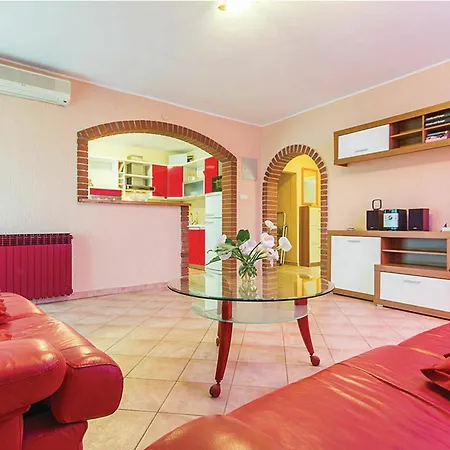 With 2 Bedrooms In Fazana, With Furnished Terrace And Wifi Apartment *